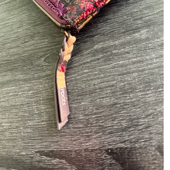 Sak Roots Embroidered Lizard Wallet Multi Color Many Card Slots And Compartments - Picture 6 of 9